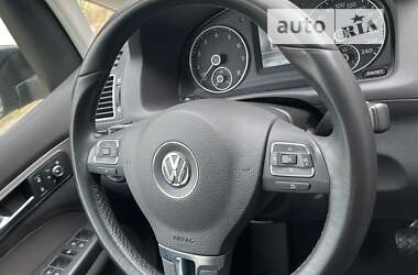 Минивэн Volkswagen Touran 2011 в Коростене