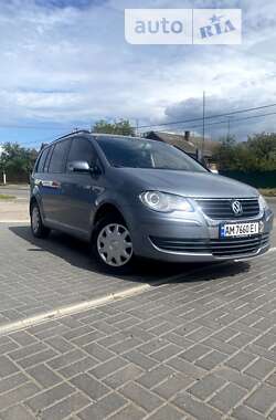 Мінівен Volkswagen Touran 2009 в Звягелі