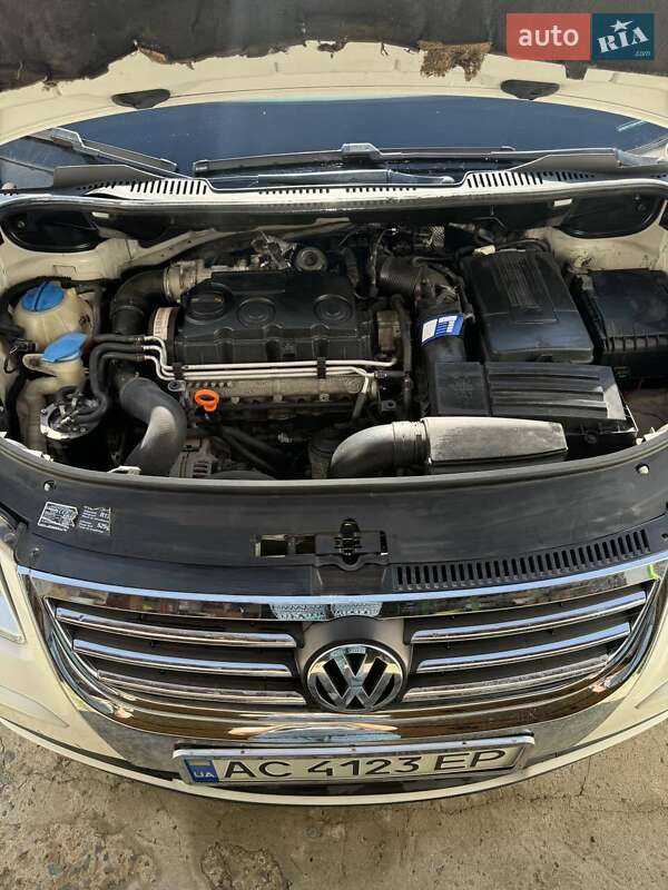 Мінівен Volkswagen Touran 2010 в Луцьку