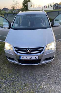 Минивэн Volkswagen Touran 2009 в Хусте