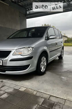 Минивэн Volkswagen Touran 2006 в Виноградове