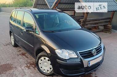 Минивэн Volkswagen Touran 2009 в Сарнах