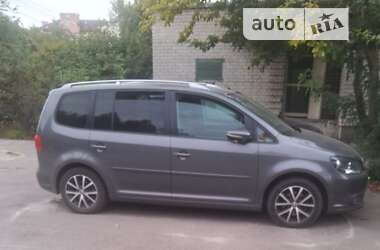 Минивэн Volkswagen Touran 2014 в Киеве