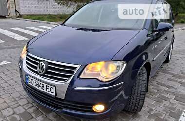 Минивэн Volkswagen Touran 2007 в Новояворовске