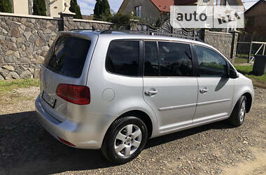 Мінівен Volkswagen Touran 2010 в Чернівцях