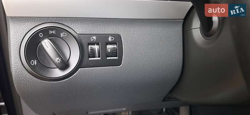 Мінівен Volkswagen Touran 2010 в Тростянці