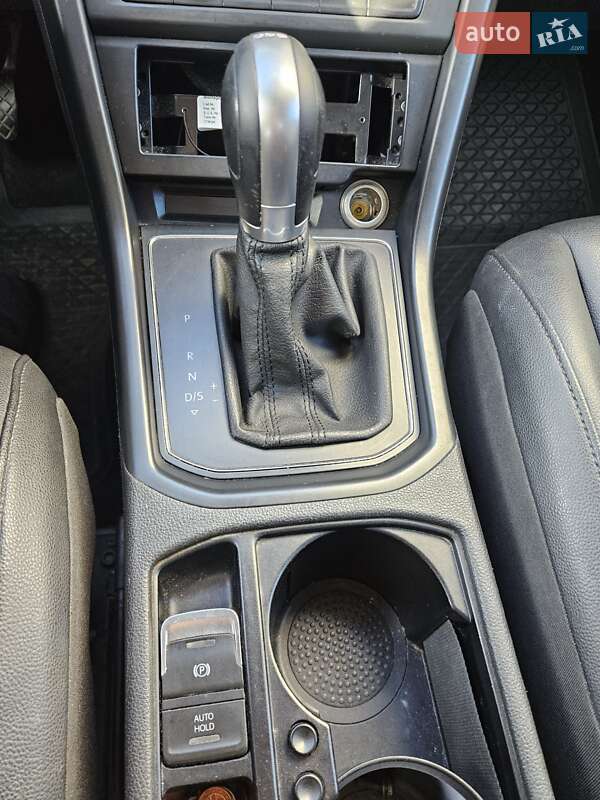 Микровэн Volkswagen Touran 2018 в Березному