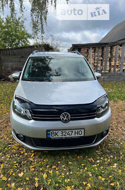 Минивэн Volkswagen Touran 2012 в Вараше