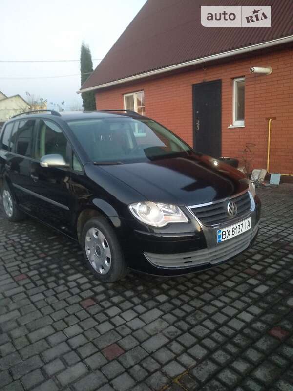 Мінівен Volkswagen Touran 2010 в Хмельницькому