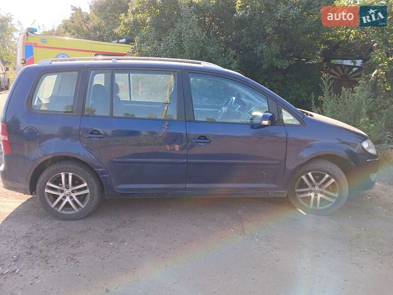 Минивэн Volkswagen Touran 2007 в 