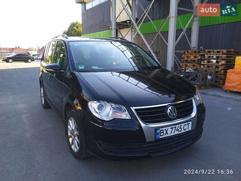 Минивэн Volkswagen Touran 2009 в Каменец-Подольском