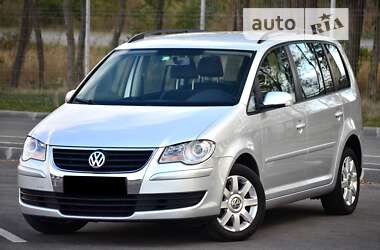 Мінівен Volkswagen Touran 2008 в Дніпрі