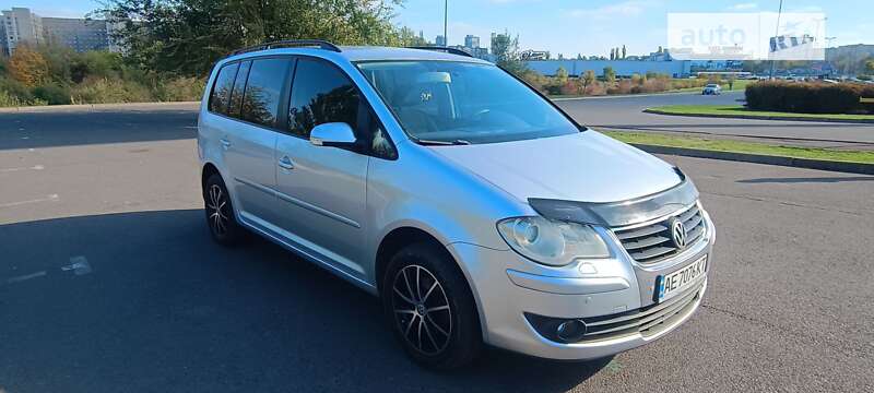 Минивэн Volkswagen Touran 2007 в Кривом Роге