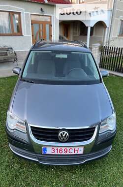 Минивэн Volkswagen Touran 2007 в Надворной