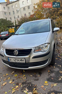 Минивэн Volkswagen Touran 2006 в Вишневом