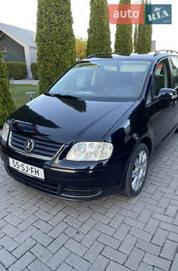 Минивэн Volkswagen Touran 2006 в Городке