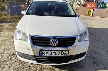 Мінівен Volkswagen Touran 2010 в Києві