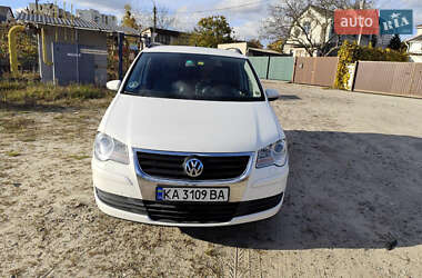 Мінівен Volkswagen Touran 2010 в Києві