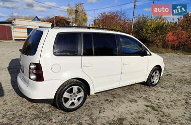 Мінівен Volkswagen Touran 2010 в Києві