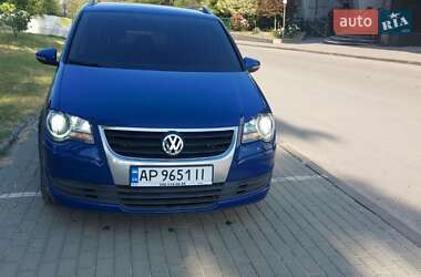 Мінівен Volkswagen Touran 2010 в Запоріжжі