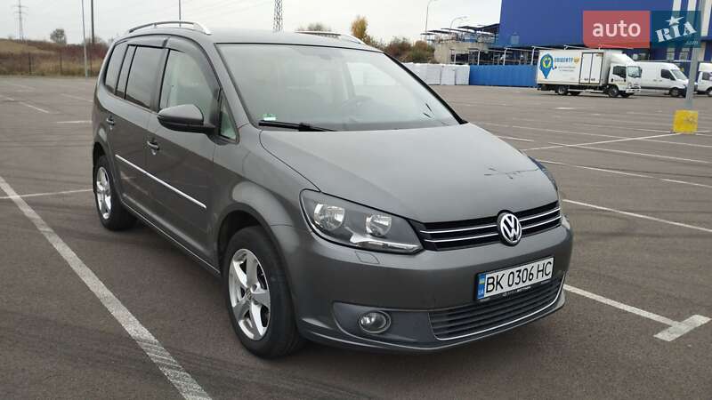 Минивэн Volkswagen Touran 2010 в Ровно