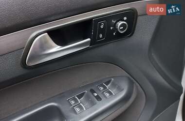 Мінівен Volkswagen Touran 2012 в 