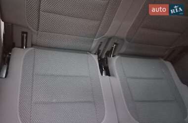 Мінівен Volkswagen Touran 2012 в 