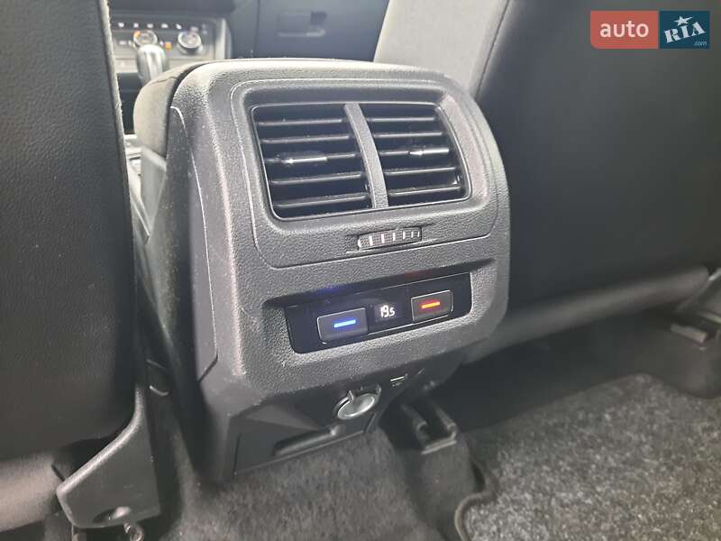 Микровэн Volkswagen Touran 2016 в Виннице