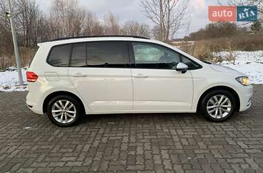 Микровэн Volkswagen Touran 2017 в Стрые