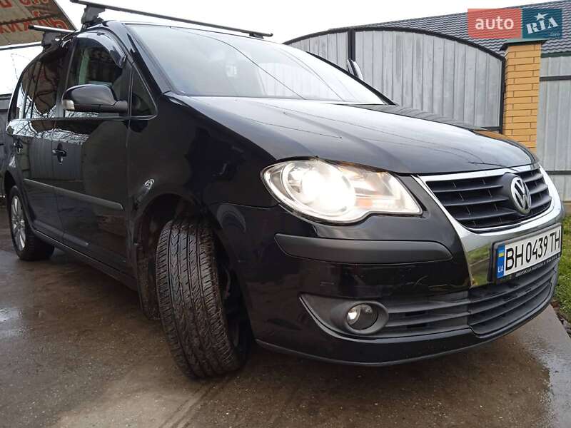 Минивэн Volkswagen Touran 2007 в Измаиле