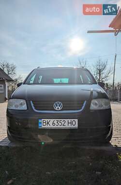 Мінівен Volkswagen Touran 2003 в Тиврову