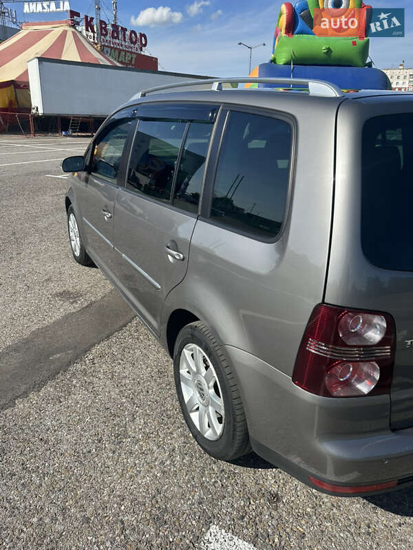 Минивэн Volkswagen Touran 2007 в Черновцах