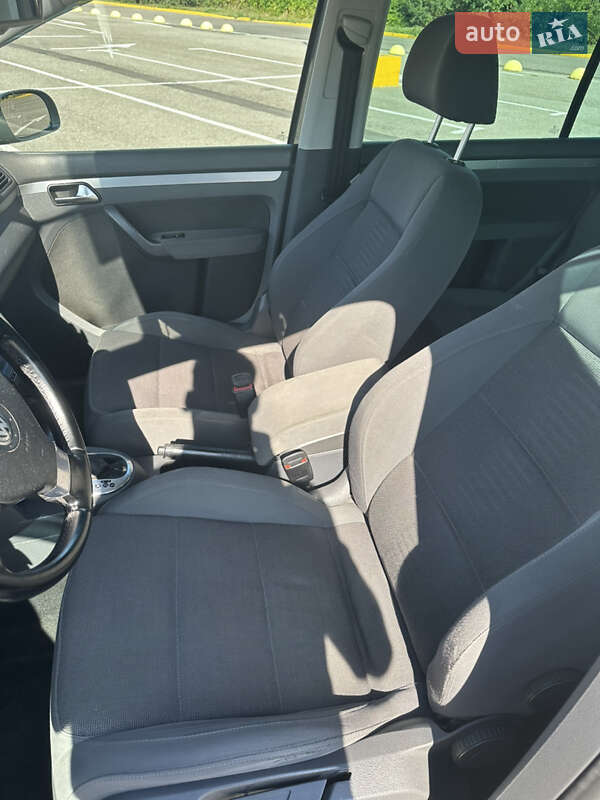 Минивэн Volkswagen Touran 2007 в Черновцах