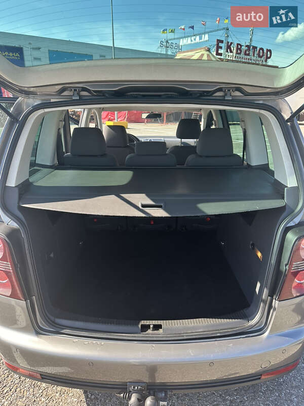 Минивэн Volkswagen Touran 2007 в Черновцах