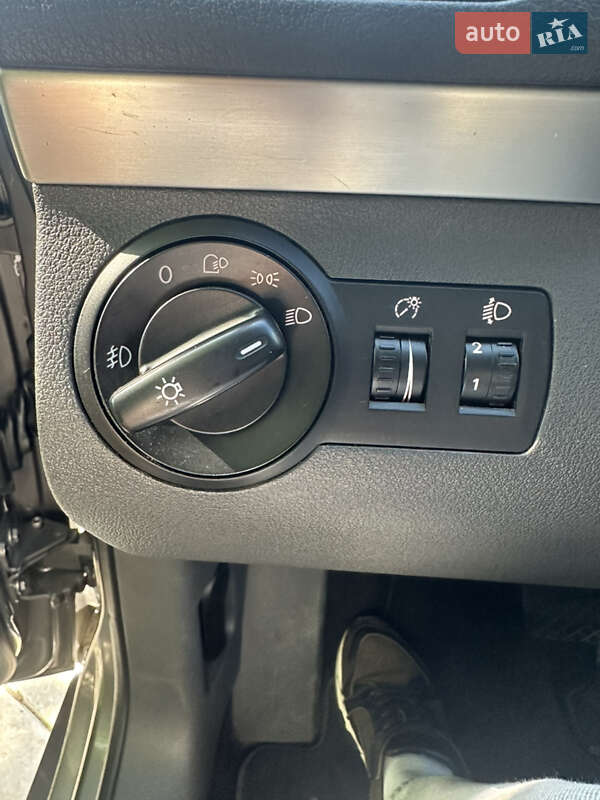 Минивэн Volkswagen Touran 2007 в Черновцах