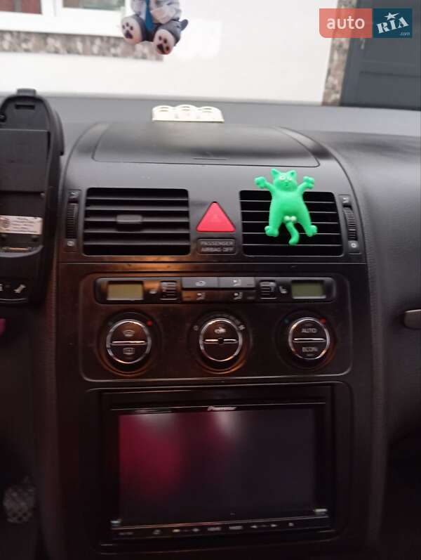 Минивэн Volkswagen Touran 2004 в Самборе