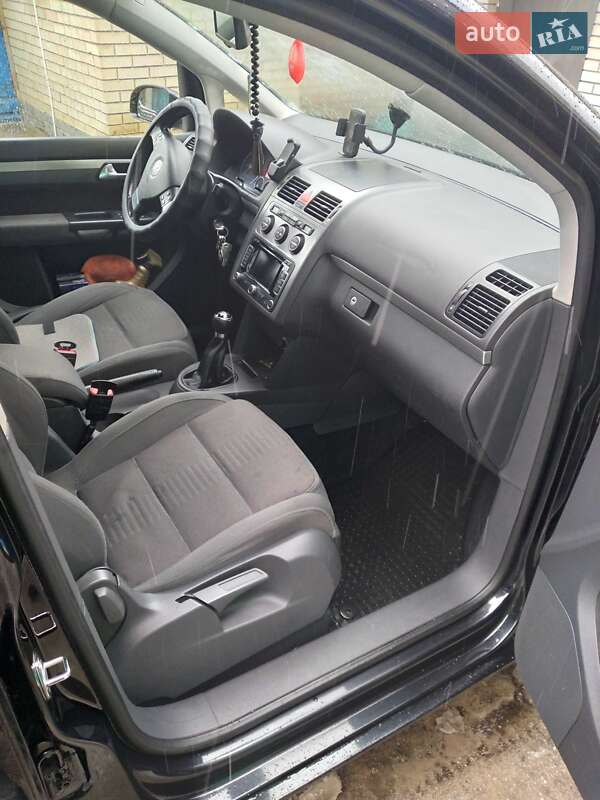 Минивэн Volkswagen Touran 2007 в Гостомеле