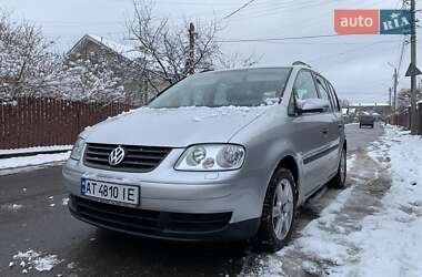 Минивэн Volkswagen Touran 2004 в Надворной