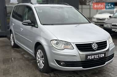 Мінівен Volkswagen Touran 2010 в Чернівцях