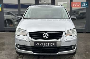 Мінівен Volkswagen Touran 2010 в Чернівцях