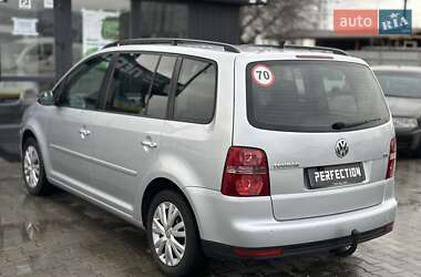 Мінівен Volkswagen Touran 2010 в Чернівцях