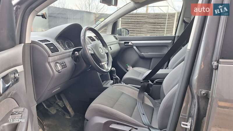 Минивэн Volkswagen Touran 2013 в Киеве