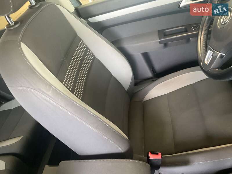 Минивэн Volkswagen Touran 2013 в Киеве