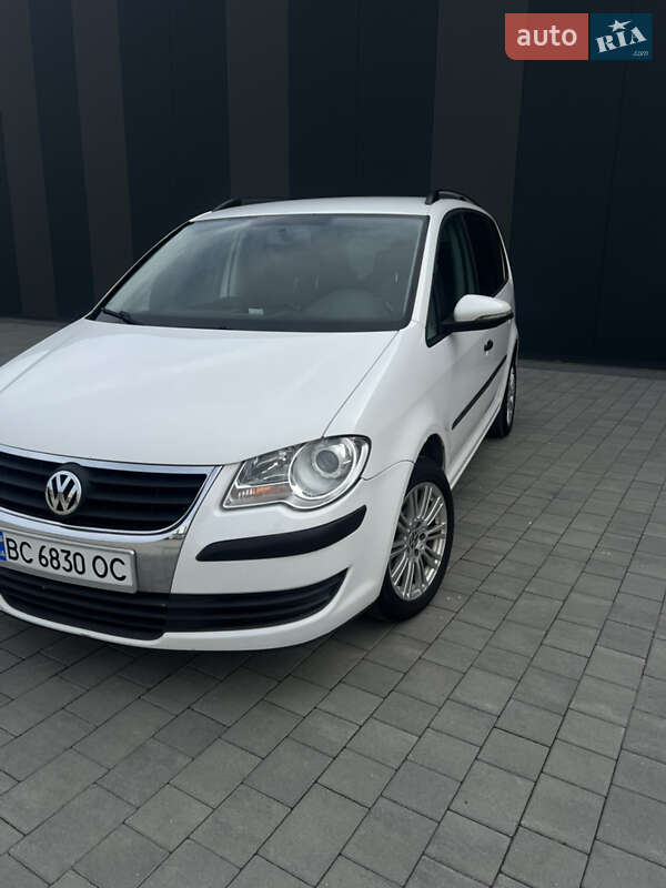 Мінівен Volkswagen Touran 2010 в Хмельницькому