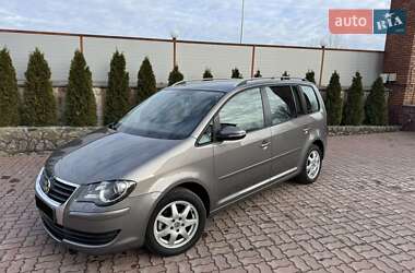 Минивэн Volkswagen Touran 2010 в Виннице