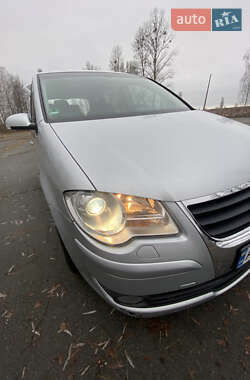 Мінівен Volkswagen Touran 2008 в Звягелі