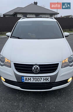 Минивэн Volkswagen Touran 2010 в 