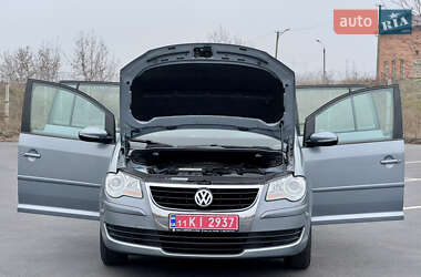 Минивэн Volkswagen Touran 2009 в Виннице