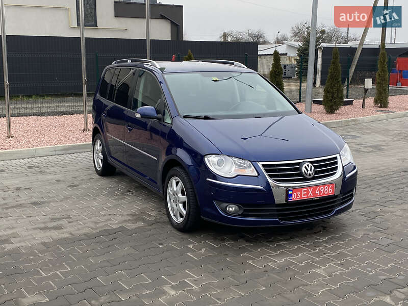 Минивэн Volkswagen Touran 2008 в Луцке