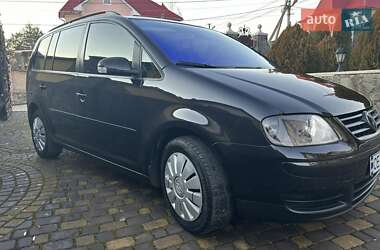 Мінівен Volkswagen Touran 2006 в Чернівцях